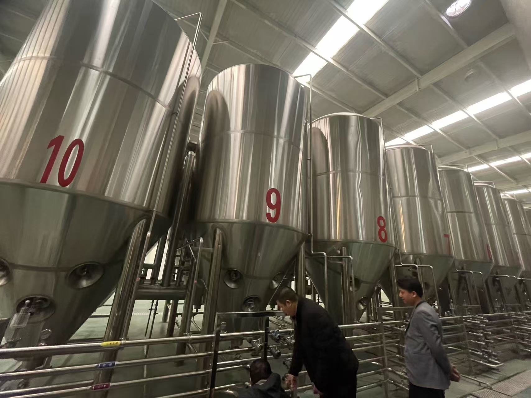 龙川精酿啤酒设备厂—平面布置、设备设计、制造、调试、培训等一条龙服务